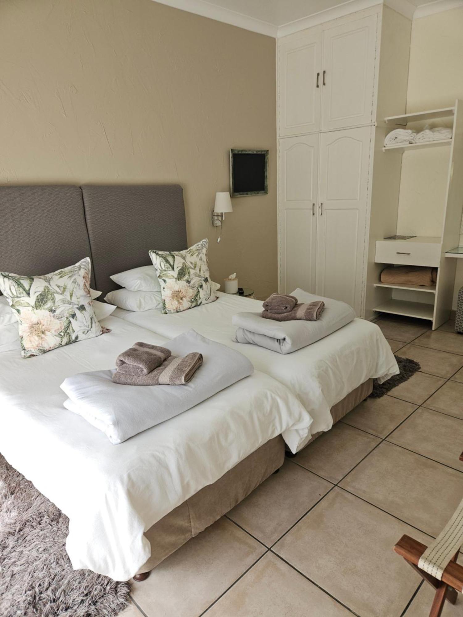 Stannards Guest Lodge 4 Star B&B, Найсне Экстерьер фото